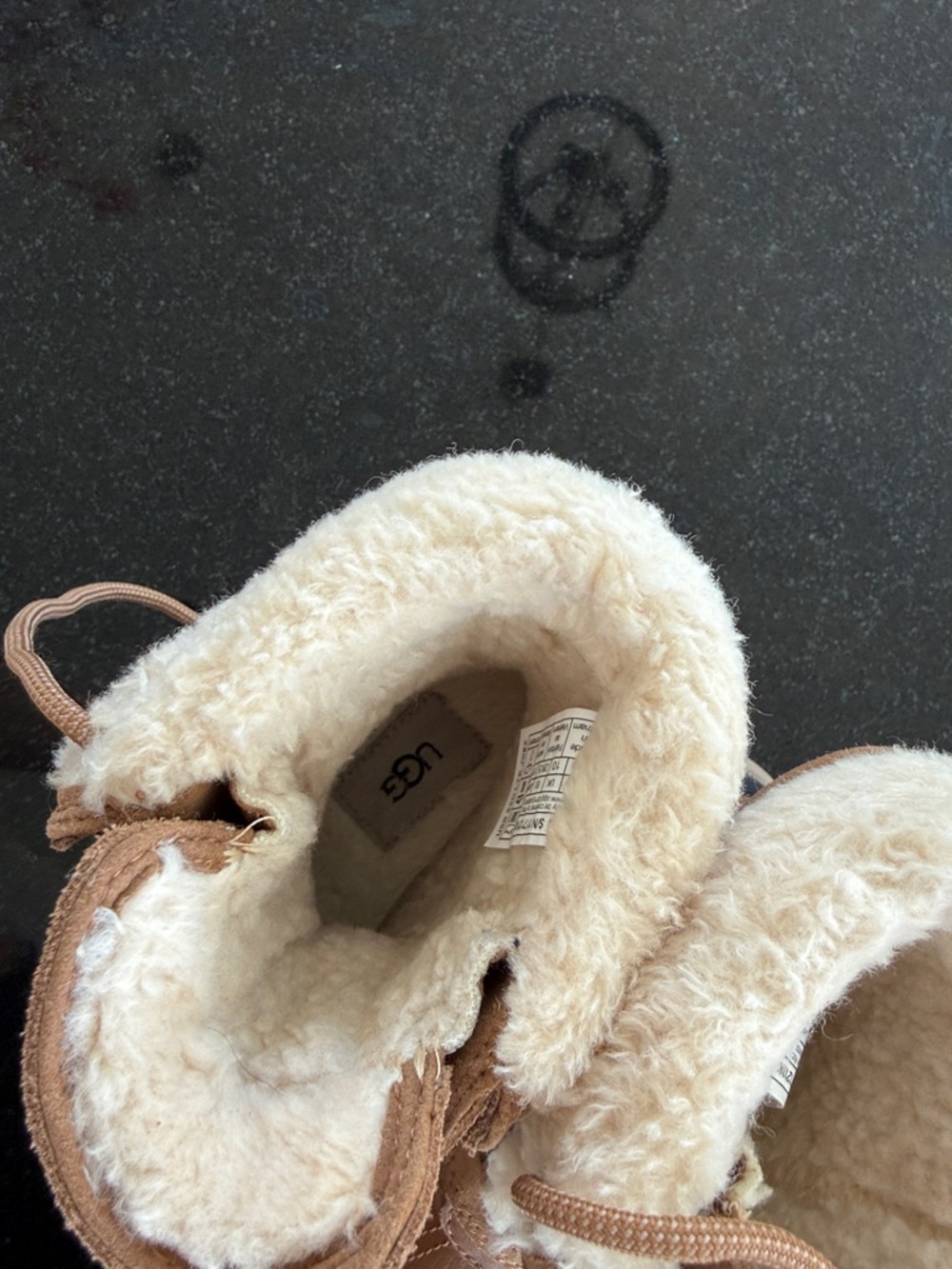 Girls UGG Adirondack Boots - Picture 8 of 10